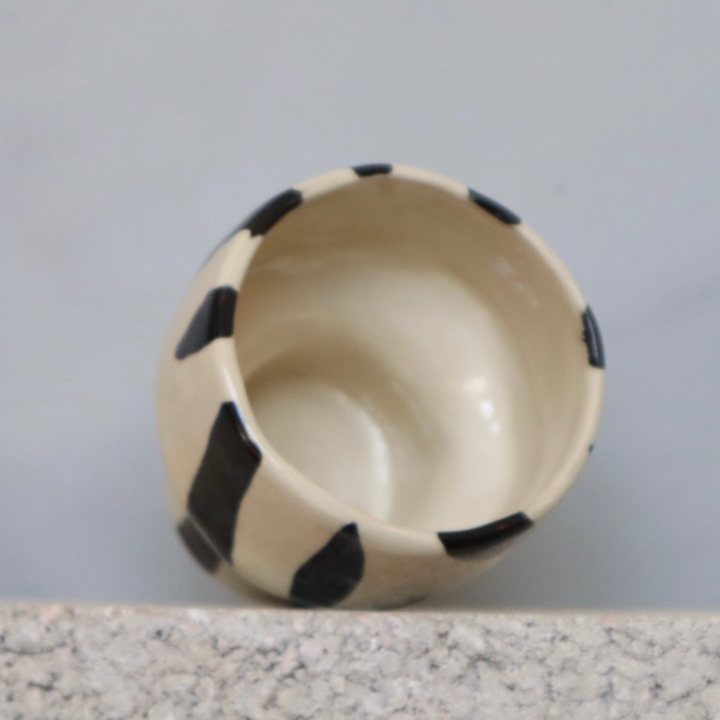 BLACK/WHITE CUPS
