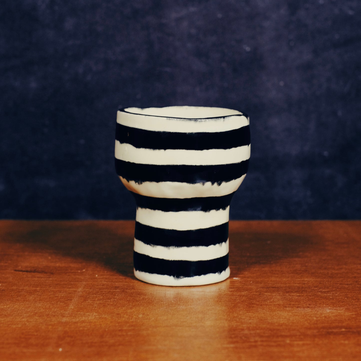 BLACK/WHITE CUPS
