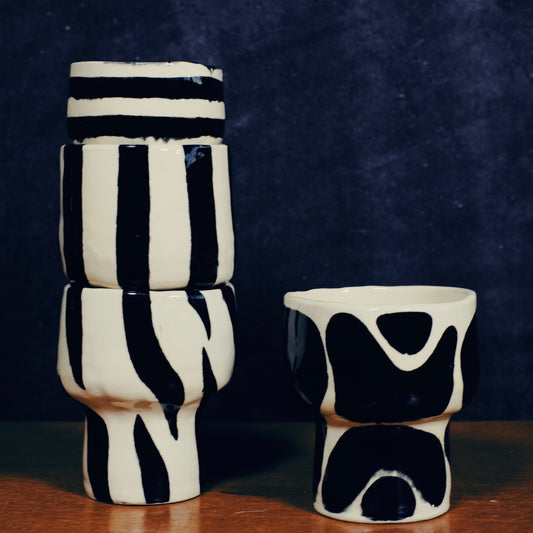 BLACK/WHITE CUPS