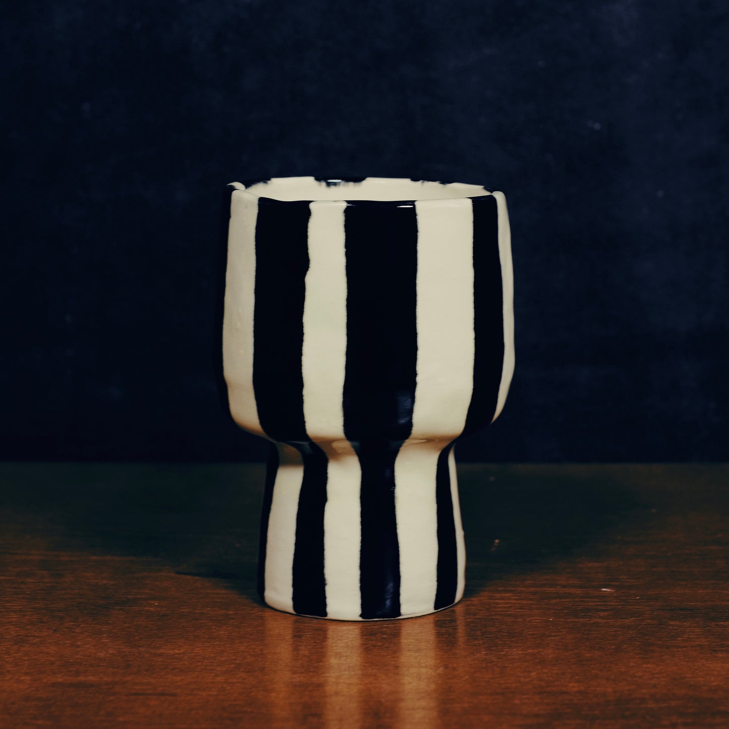 BLACK/WHITE CUPS